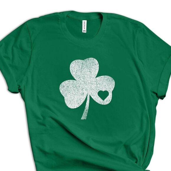 NWT Mens Green Shamrock Heart Short Sleeve Tee - Picture 1 of 3